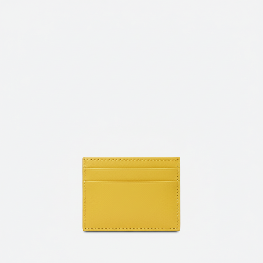 Bagside af gul kortholder i glat læder med minimalistisk og raffineret design.