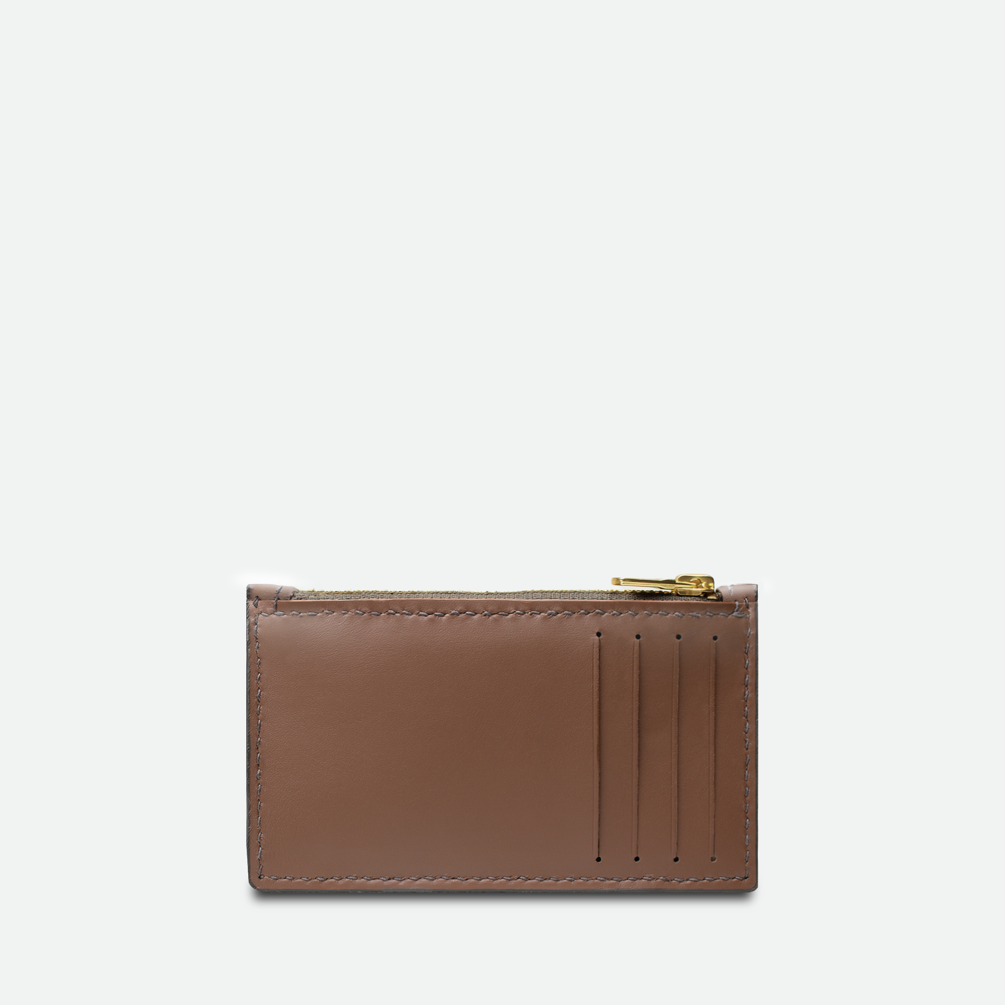 Bagside af brun læder kortholder pung Faubret med fine syninger og glat finish.