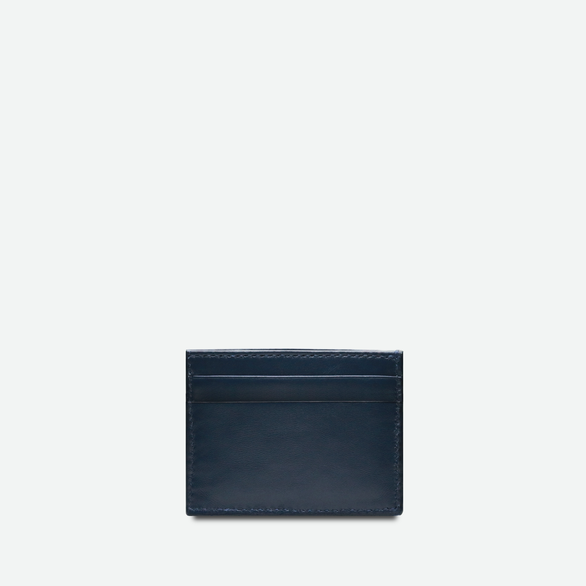 Kortholder i navyblåt skind fra Faubret, bagside med fine syninger.