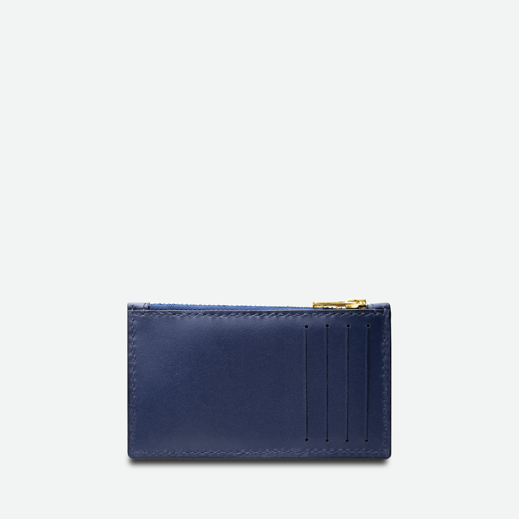 Bagside af Faubret kortholder i blåt læder med kortpladser og tone-i-tone syninger.